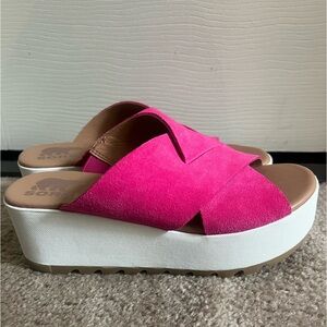 Hot Pink “New!” (nwot) Cameron Flatform Mule (Women’s size 6)